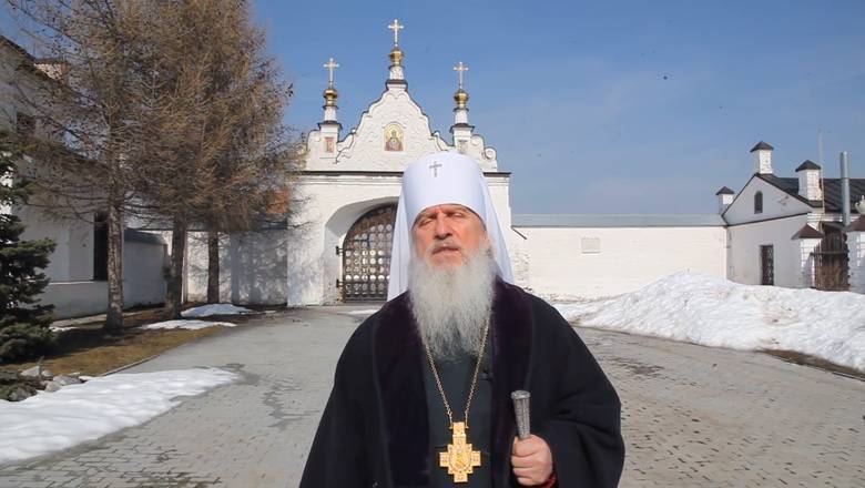 Тюменских православных призвали молиться во время Пасхи дома