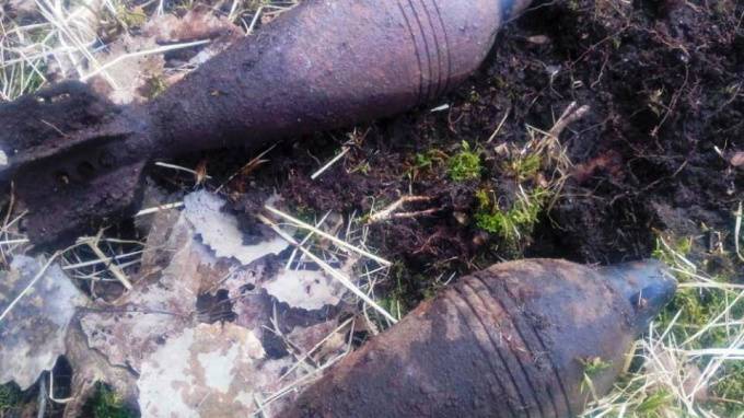 В Приморском районе у сквера нашли две мины времен войны