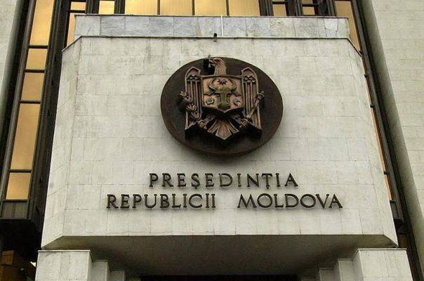 Президент Молдавии встал на защиту главы Конституционного суда