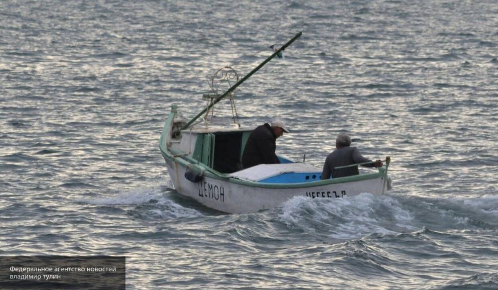Лодка с пятью рыбаками бесследно исчезла на озере под Вологдой
