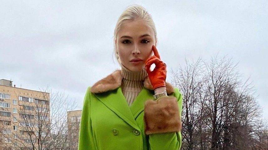 «Суповой набор»: Алена Шишкова с кастрюлей на голове запустила новый челлендж