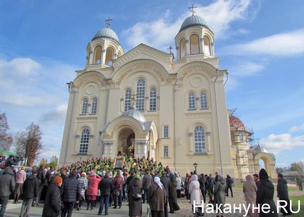 На Среднем Урале запретили религиозные массовые обряды и посещение кладбищ