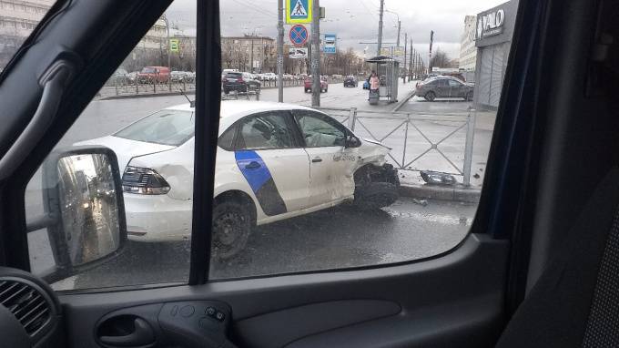 В Петербурге заметили каршеринговое авто, несмотря на запрет