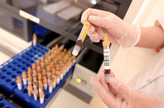 Израильский учёный раскрыл причину осложнений коронавируса у пожилых