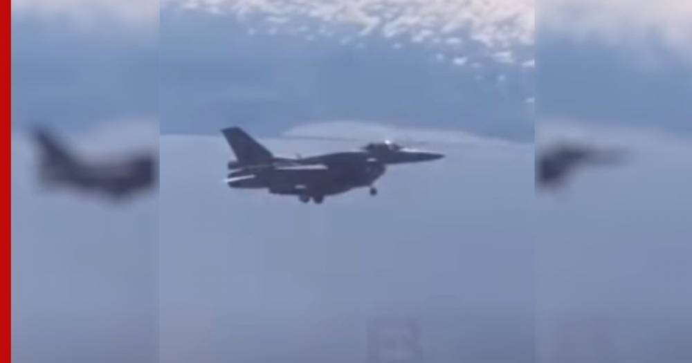 Польский F-16 при виде российских Су-27 выпустил шасси на высоте 5000 метров