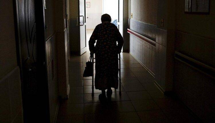 Эксперты оценили меры по борьбе с коронавирусом в домах престарелых