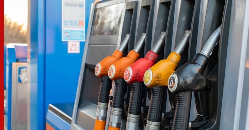 Розничные цены на бензин понизились в России
