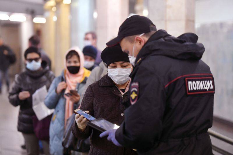 Собянин отреагировал на очереди в метро из-за пропусков