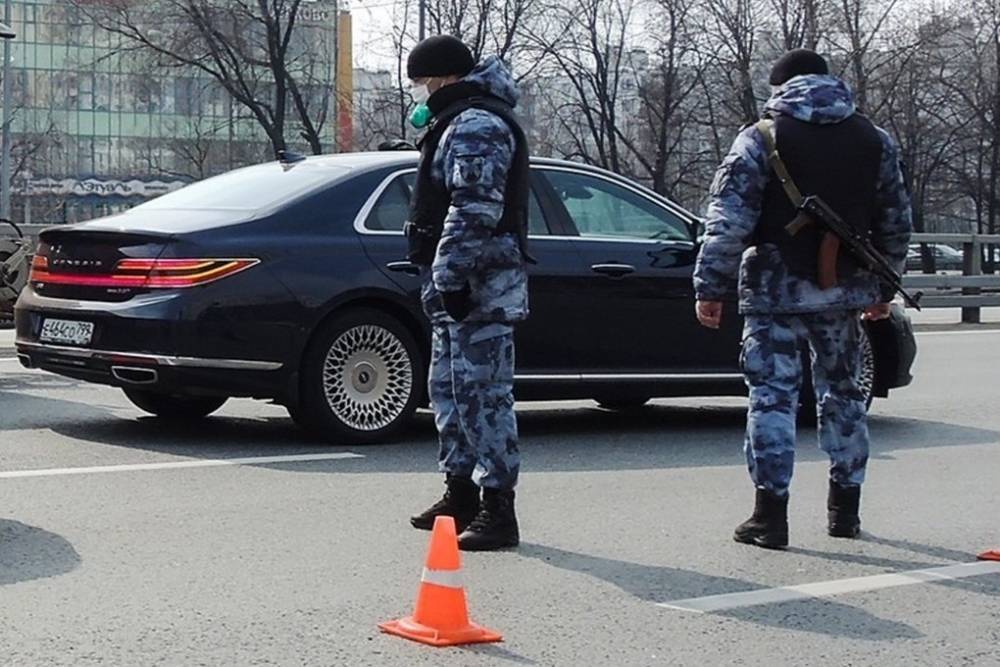 У водителей без пропусков в Москве пообещали не забирать машины