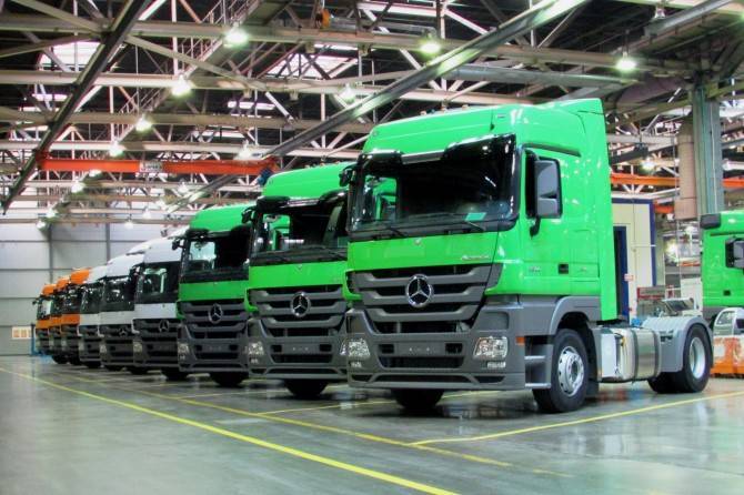 Завод «ДК Рус» возобновил производство грузовиков Mercedes-Benz и Fuso