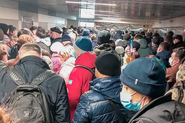 Сделали, пора и подумать: почему пропуска в московском метро обернулись коллапсом