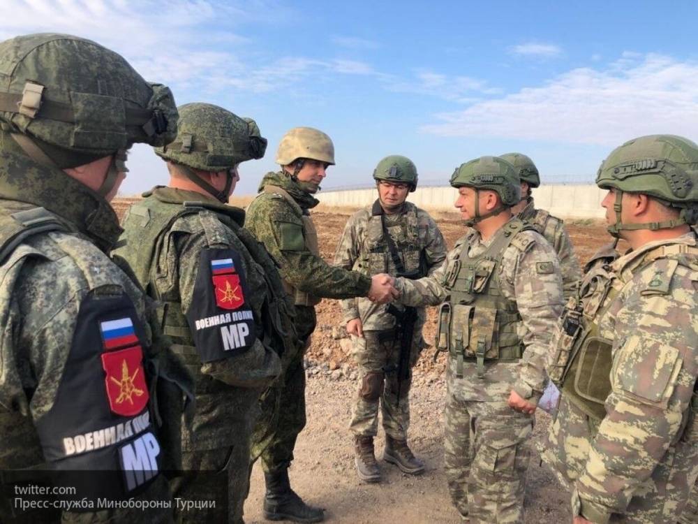 Российские и турецкие военнослужащие возобновили патрулирование вдоль трассы М-4