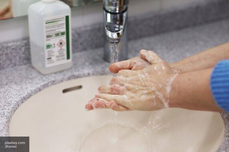 Врач рассказал о вреде частого мытья и дезинфекции рук