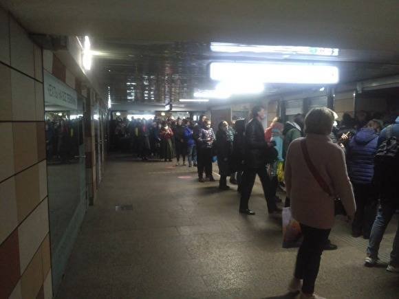 Собянин отреагировал на очереди в метро и пробки в Москве в первый день пропускного режима