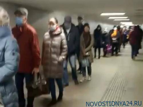 В МВД призвали «с пониманием отнестись» к очередям в московском метро
