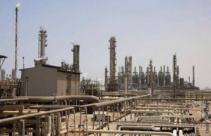 Предложение нефти в мире в апреле превысит 101 млн б/с из-за ОАЭ и Саудовской Аравии