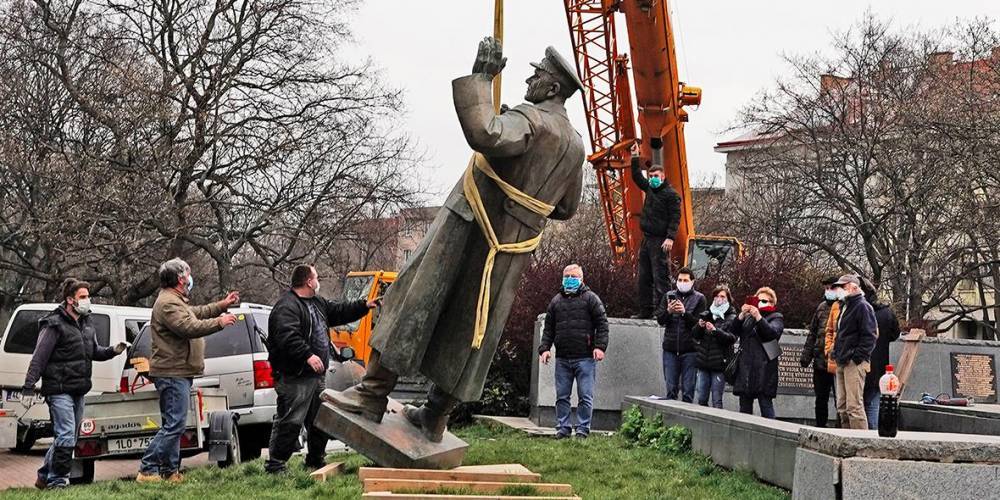 Россия проверяет американский след в сносе памятника Коневу в Праге