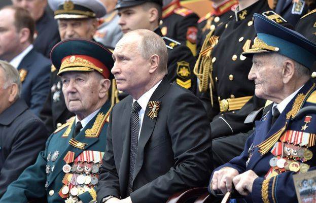 Ради безопасности и мира: ветераны попросили Путина перенести Парад Победы