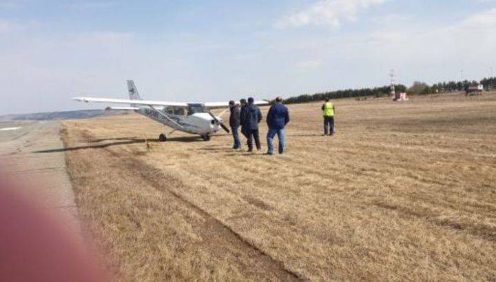 В Татарстане учебный самолет выкатился за пределы взлетно-посадочной полосы