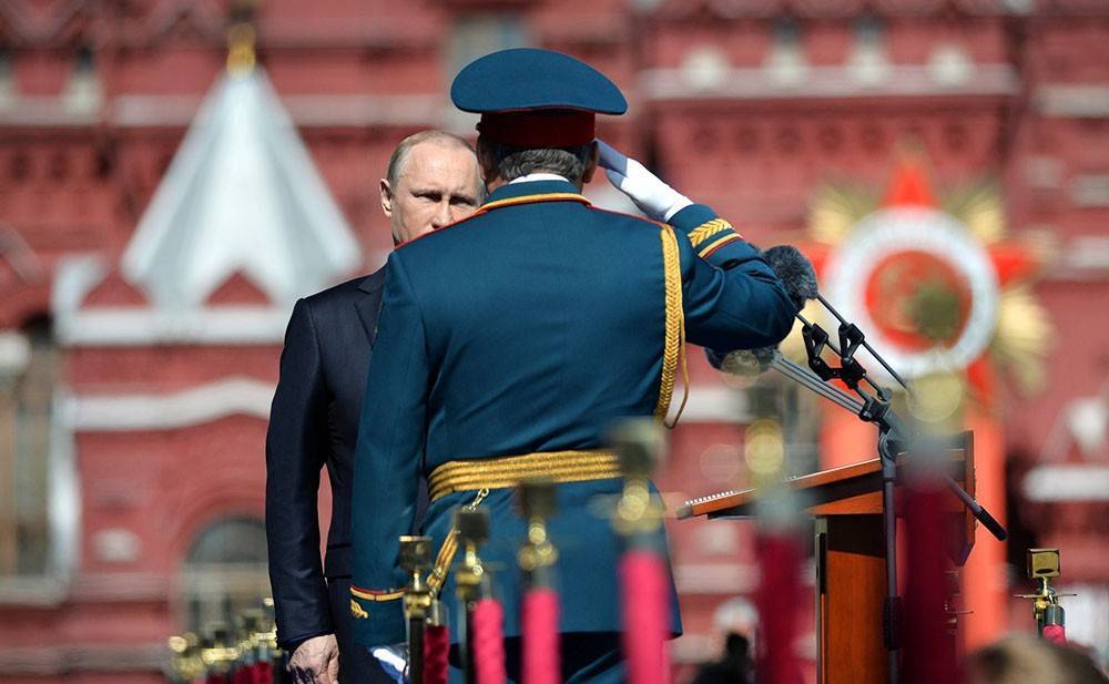 Путина попросили перенести Парад Победы