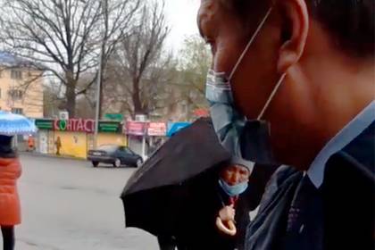 Глава казахстанского города лично вышел ловить нарушителей карантина