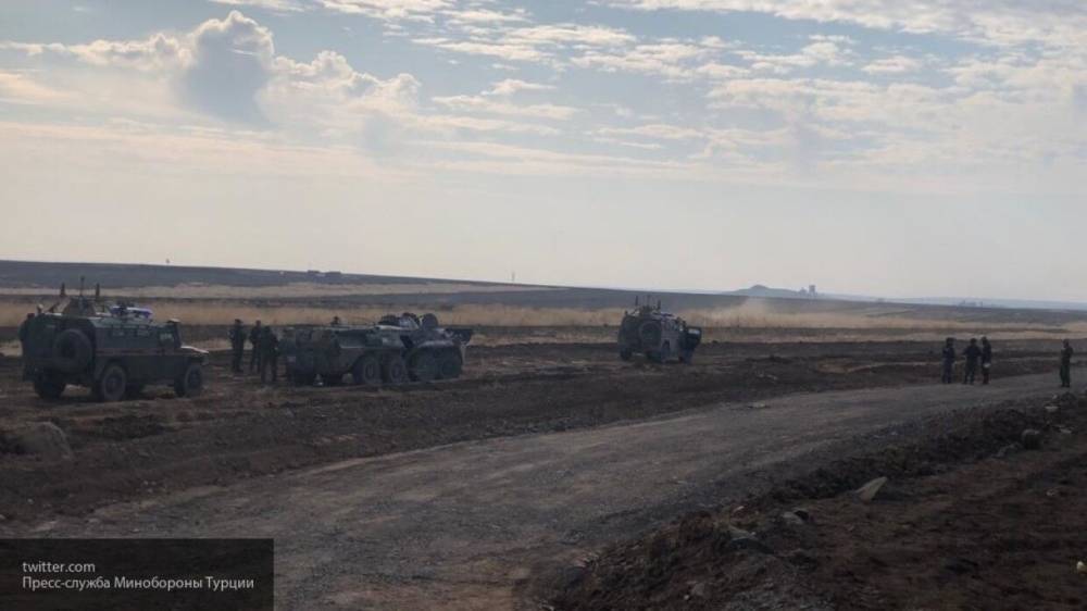 Турция и Россия провели совместное патрулирование трассы М-4 в Идлибе