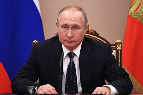 Путин предложил предоставить малому и среднему бизнесу безвозмездную помощь от государства