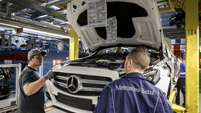 Регионы решают: российский завод Mercedes-Benz возобновил производство