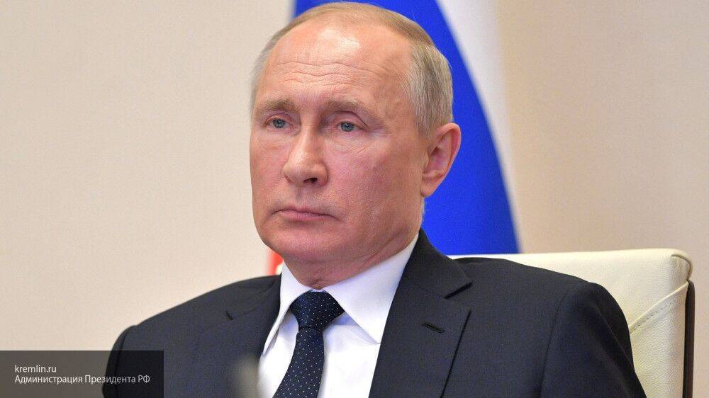 Путин распорядился проконтролировать соблюдение трудовых прав "удаленщиков"
