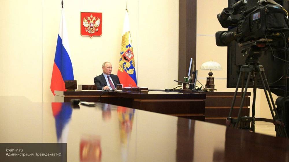 Путин рассказал о важности проработки списка системообразующих предприятий