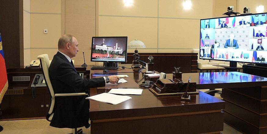 Путин поручил выделить деньги работодателям на зарплаты в апреле и мае