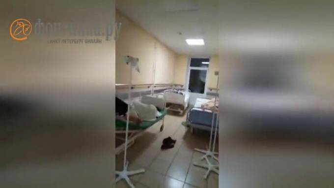 Появилось видео из Покровской больницы, где больные пневмонией лежат в коридоре