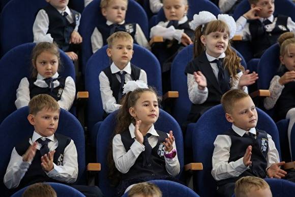 Свердловский минобр рекомендовал школам области закончить учебный год 29 мая