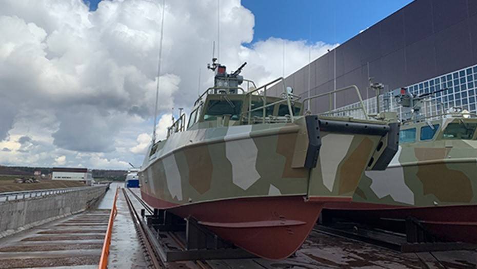 В Петербурге на воду спустили два патрульных катера "Раптор"