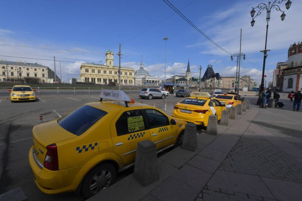 Столичным таксистам раздали 140 тысяч аккаунтов для проверки пропусков