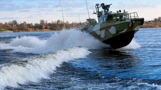 В Петербурге спустили на воду два патрульных катера типа "Раптор"