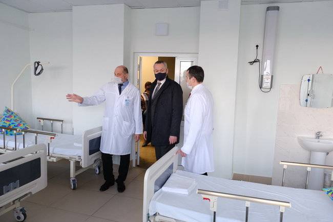 Губернатор Новосибирской области оценил мощности созданного в регионе инфекционного госпиталя