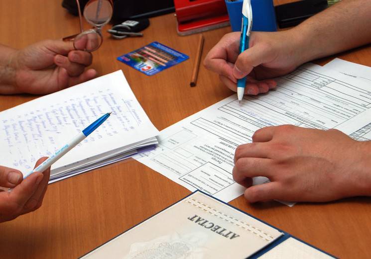 Минтруд за неделю получил 180 000 заявок о пособиях по безработице