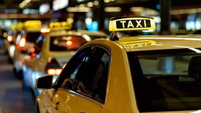 Пандемия: московские таксисты рискуют разориться