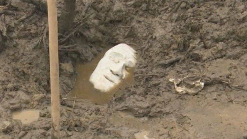 Тайну найденной строителями мраморной скульптуры пытаются разгадать в Петербурге