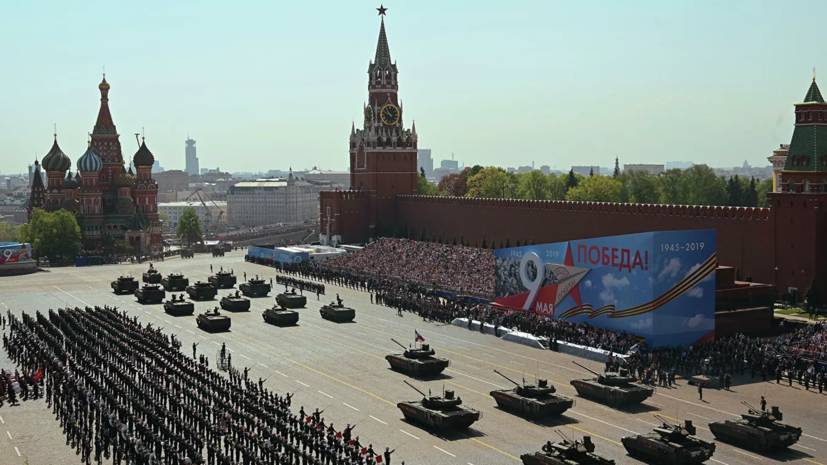 Кремль изучит просьбу ветеранских организаций перенести парад Победы
