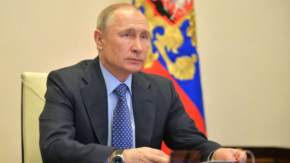 Путин попросил власти и бизнес постоянно оценивать ситуацию в экономике