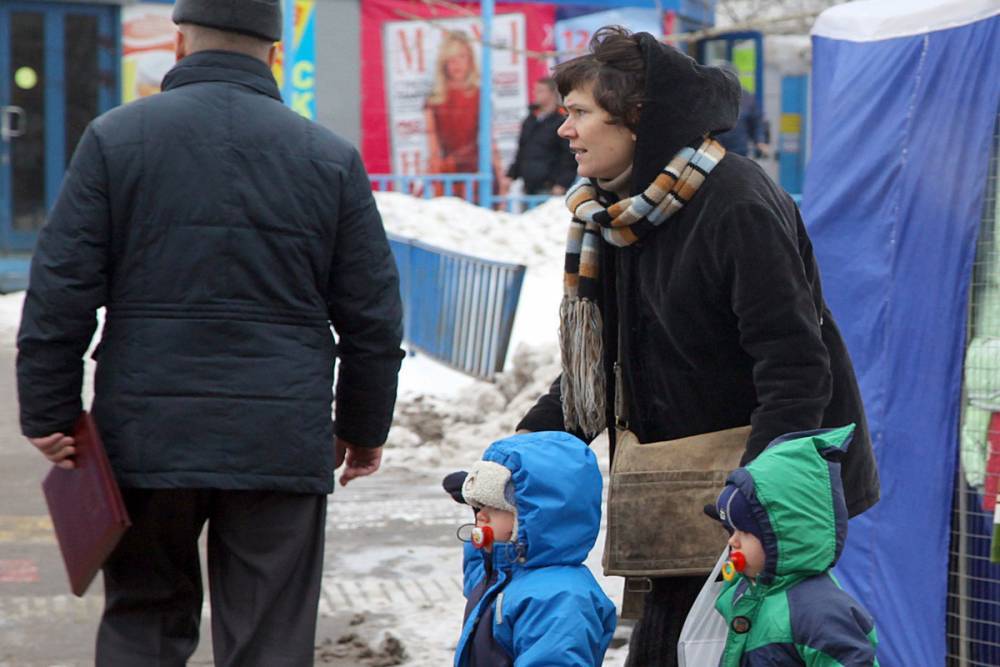 Москвичам пообещали штрафы за прогулки с детьми