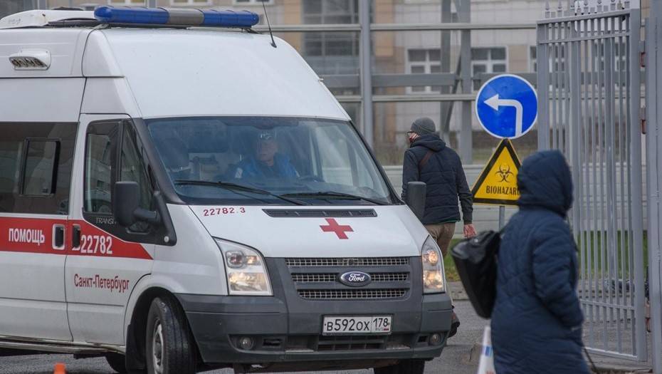 Три больницы в Петербурге начали прием пациентов после снятия карантина