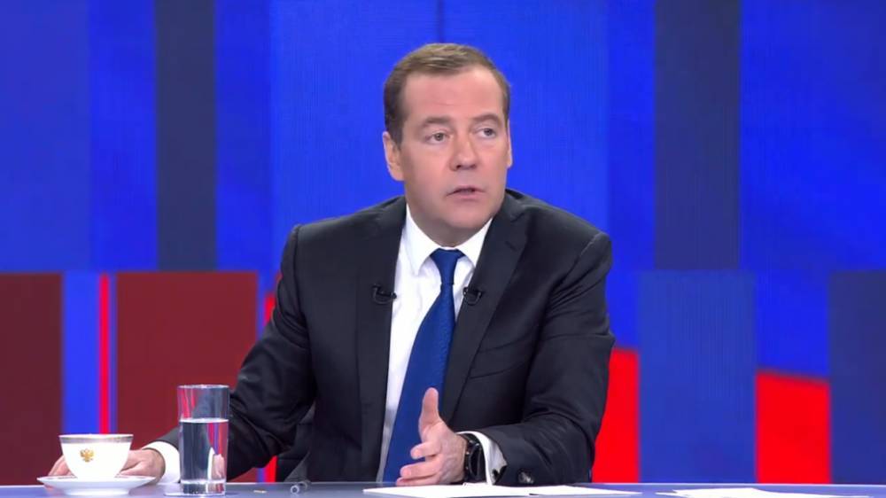 Медведев заявил, что пандемия привела «к коллапсу» в некоторых отраслях экономики РФ