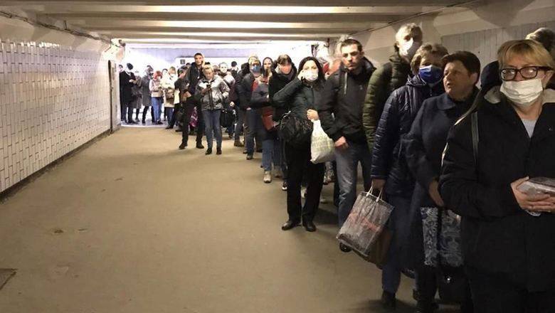 Полиция не будет проверять пропуски в метро после жалоб на очереди