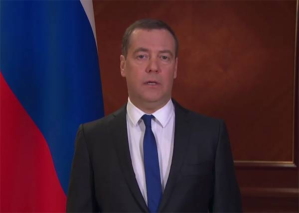 Медведев заявил о коллапсе в некоторых отраслях экономики