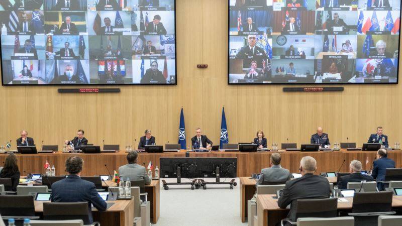 Министры обороны стран НАТО обсудили борьбу с пандемией COVID-19