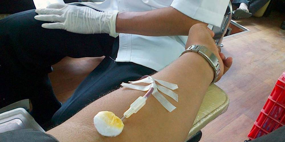 Том Хэнкс стал донором крови для разработки вакцины против коронавируса
