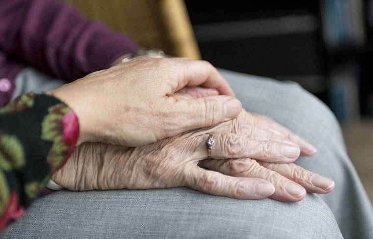 Британская пара умерла в один день от коронавируса после 60 лет брака